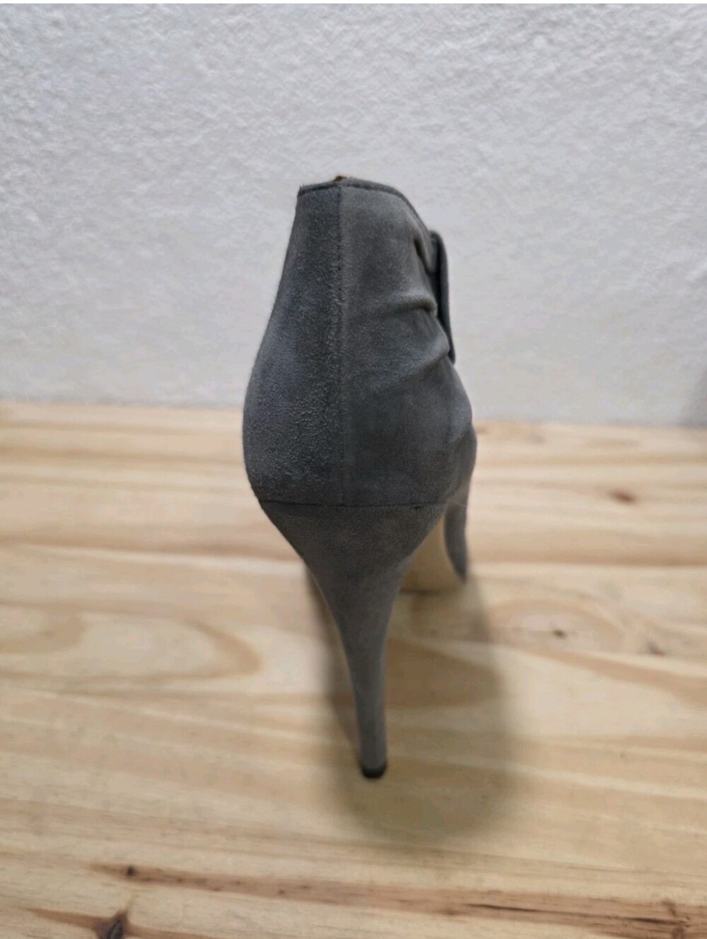 Valentino Garavani Gray Suede Bow Booties Size 8.5 - Picture 7 of 16